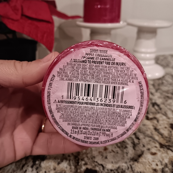 White Ceramic Holders & Red Scented Accent Candles Set NEW! - Picture 10 of 11